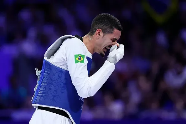 Netinho se emocionou com o bronze em Paris. Foto: Alex Pantling/Getty Images