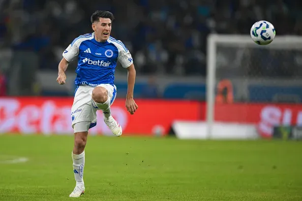 Lucas Villalba, de Cruzeiro durante un partido contra el Atlético Mineiro en Mineirão. Foto. Pedro Vilela/Getty Images