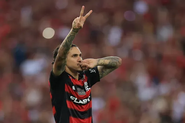 Pedro, do Flamengo comemora seu golaço contra o Corinthians pelo Brasileirao 2025, no Maracana. Foto: Buda Mendes/Getty Images