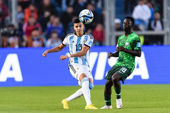 El chileno-argentino Tomás Avilés vio acción en la derrota de la Albiceleste ante Nigeria. | Foto: Getty