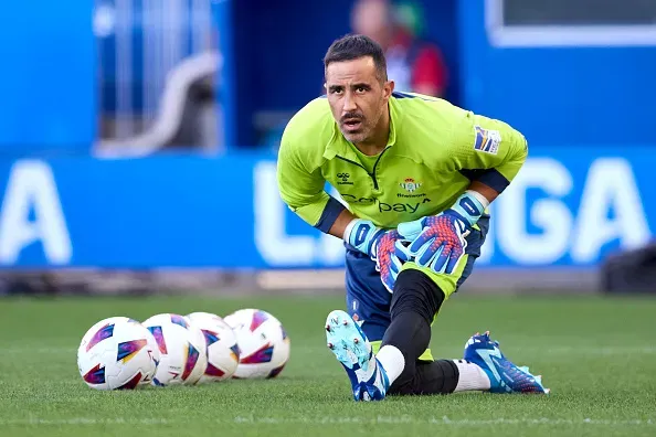 Claudio Bravo está cada vez más cerca de volver a jugar con el Betis tras más de un mes fuera por lesión. Foto: Getty Images