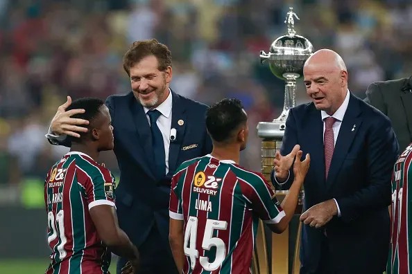 Jogadores do Fluminense recebendo a medalha na Libertadores. Foto: Ricardo Moreira/Getty Images