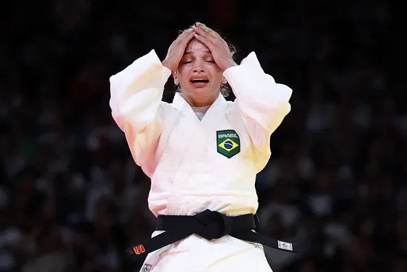 Larissa vai às lágrimas com a vitória sobre Giuffrida. Foto: Michael Reaves/Getty Images