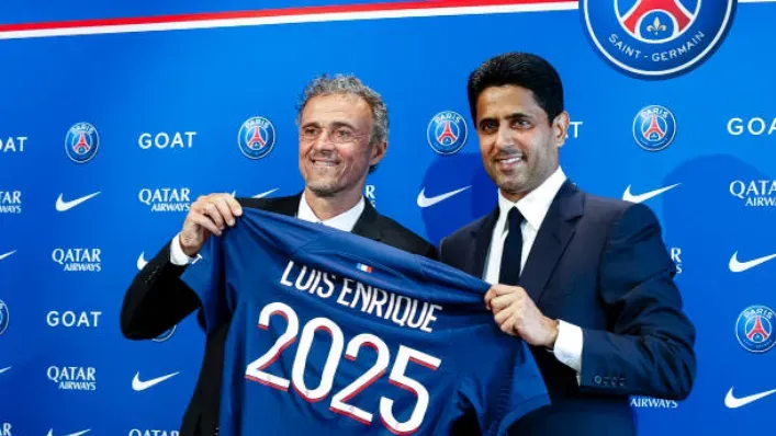 Luis Enrique junto a Nasser Al Khelaifi el día de su presentación como DT del PSG. Getty Images.