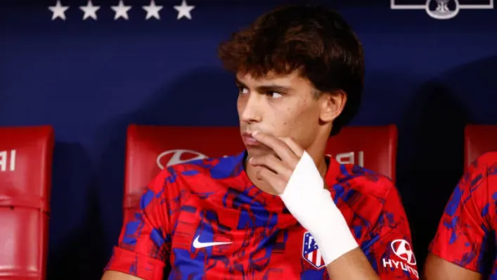 Joao Félix en el banco de los suplentes en el partido Atlético de Madrid vs. Granada. Getty Images.