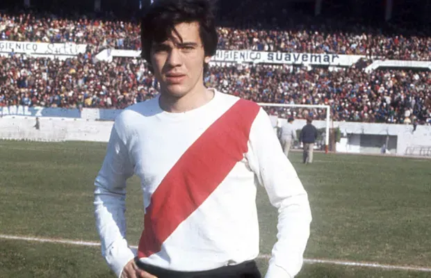 Sabella con la camiseta de River. Imagen web Oficial River.