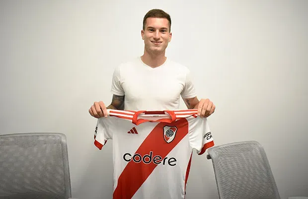 Tiago Serrago firmó su contrato con River hasta diciembre del 2025. (Prensa River)