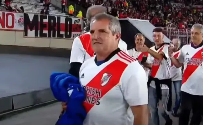 Pedro Sallaberry formó parte del homenaje a los campeones del ’86 en el Monumental (Foto: Prensa River)