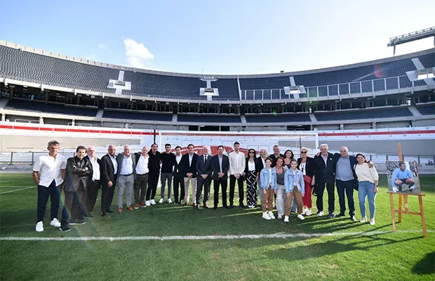 Familia de Amadeo, dirigentes y otros ídolos, presentes en el acto (Foto Prensa River).