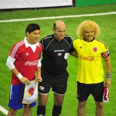 Zamorano junto a Valderrama en un amistoso