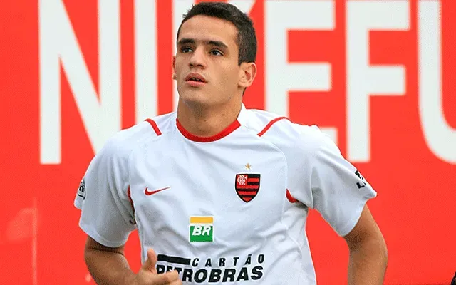Renato Augusto com a camisa do Flamengo