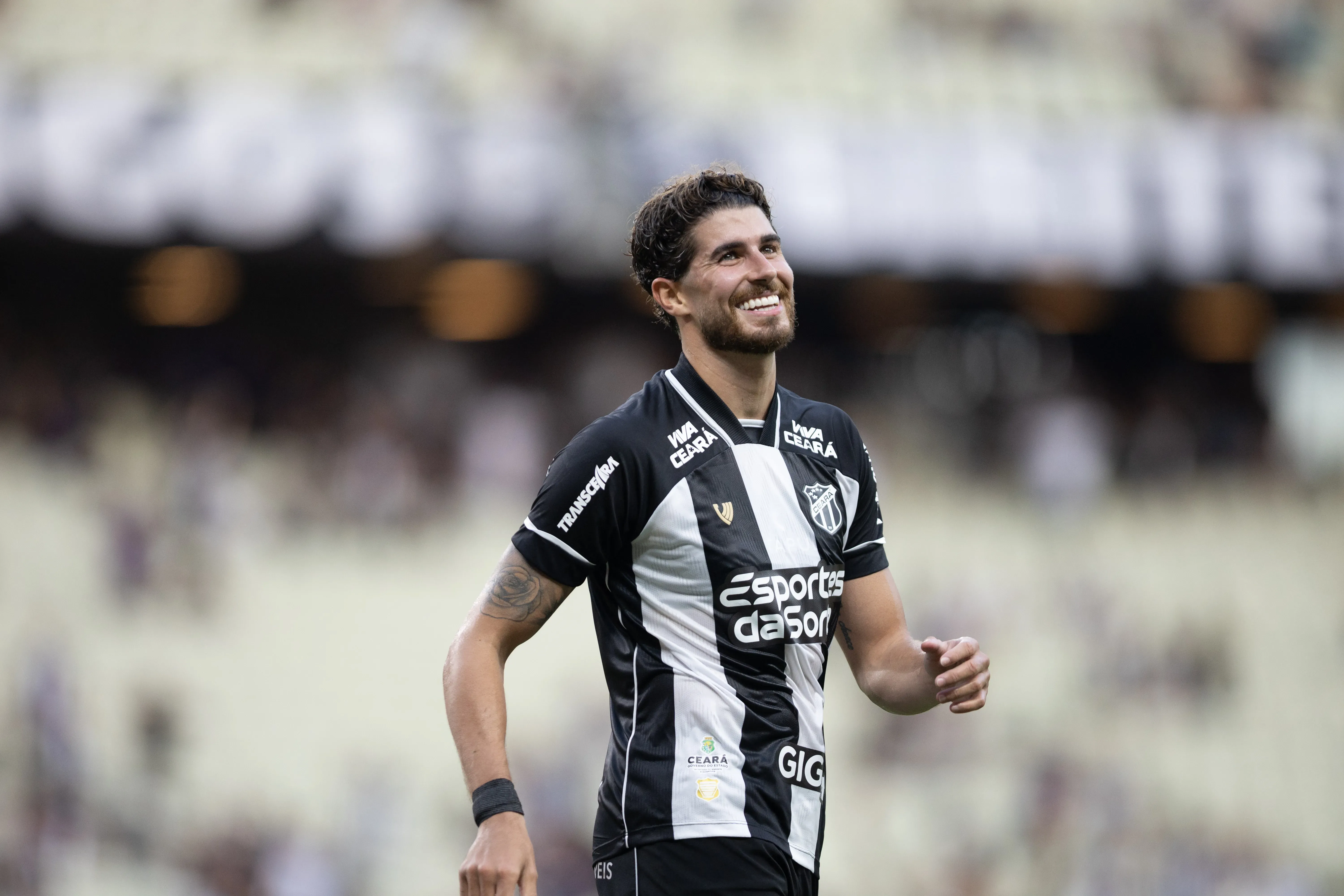 Pedro Raul jogador do Ceara durante partida contra o Bragantino no estadio Arena Castelao pelo campeonato Brasileiro A 2025. Foto: Baggio Rodrigues/AGIF