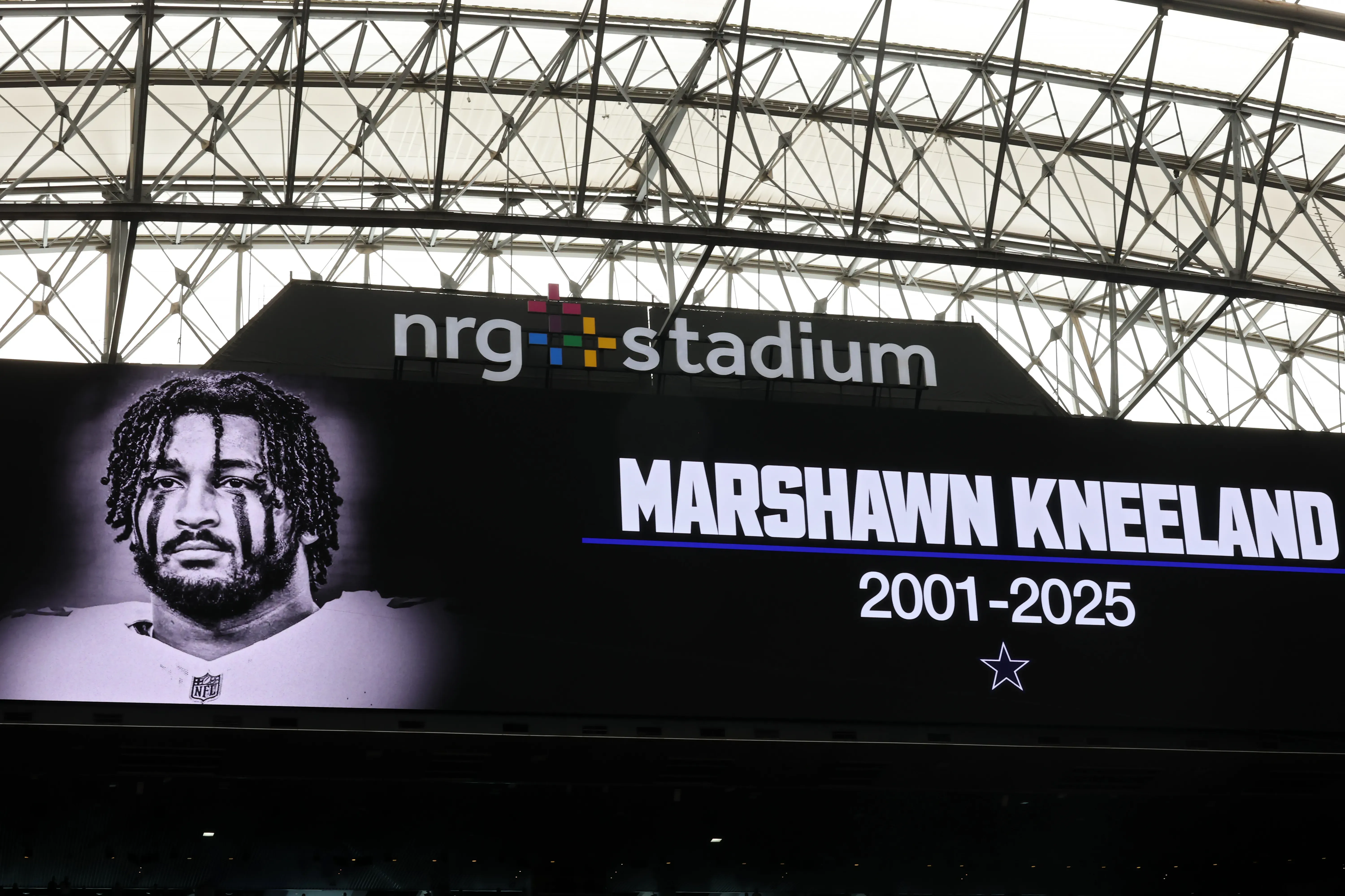 Durante el duelo entreHouston Texans y Jacksonville Jaguars recordaron al jugador. (Photo by Tim Warner/Getty Images)