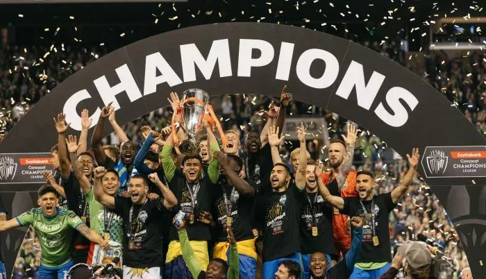 Xavier Arreaga conquistó el título de campeón de la Mayor League Soccer y de la Concacaf Champions League con el Seattle Sounders. Foto: Getty.