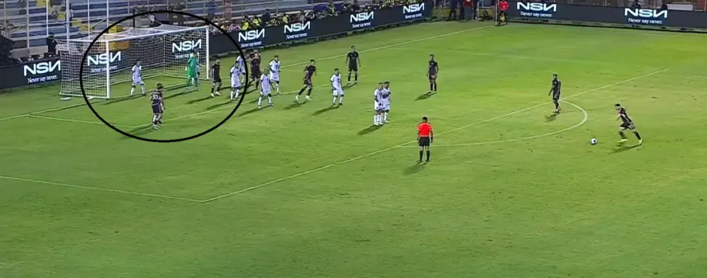 Messi cambió la manera de defender los tiros libres. (Foto: juanpablodeole vía X)