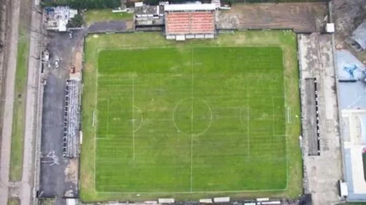 El estadio Guillermo Laza de Deportivo Riestra se suma a Primera.