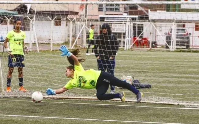 Franchesca Caniguán en una competencia de arqueras en el 2019, donde se coronó campeona.