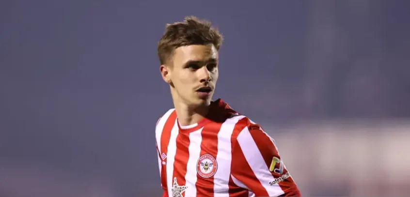 Romeo Beckham en el Brentford B. Getty Images.