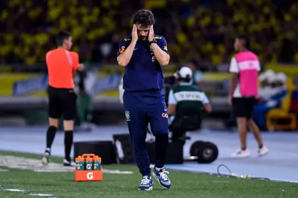 Fernando Diniz, entrenador de Brasil en el peor momento de su historia (Photo by Gabriel Aponte/Getty Images)