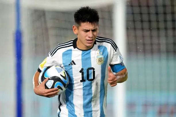 Echeverri fue figura de Argentina en el último Mundial sub 17 (Getty Images).