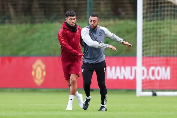 Lisandro Martínez sigue entrenando para volver lo antes posible. (Photo by Matt McNulty/Getty Images)