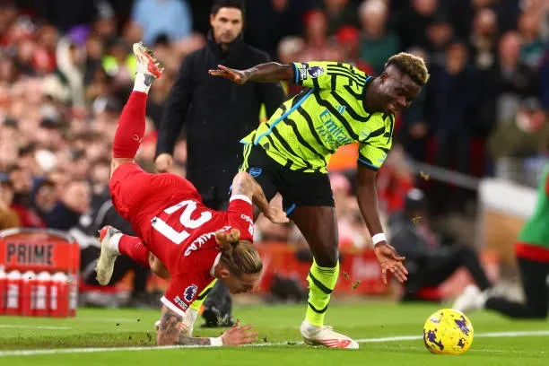 Tsimikas sufrió una fractura de clavícula tras su caída, así lo confirmó Klopp. (Photo by Chris Brunskill/Fantasista/Getty Images)