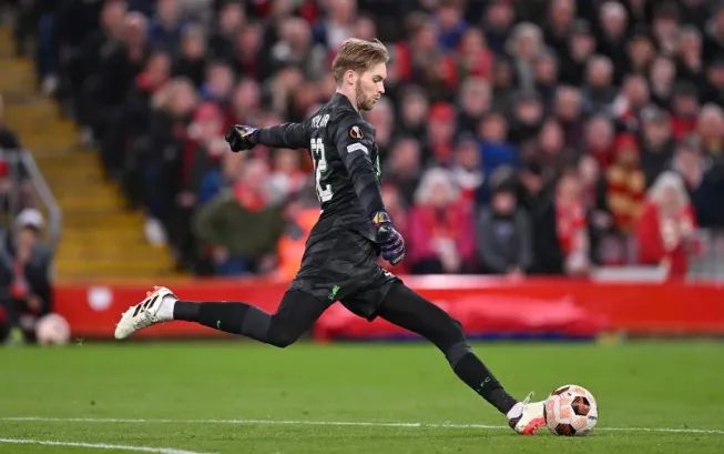 Caoimhin Kelleher pelo Liverpool. (Photo by Stu Forster/Getty Images) (Photo by Stu Forster/Getty Images)