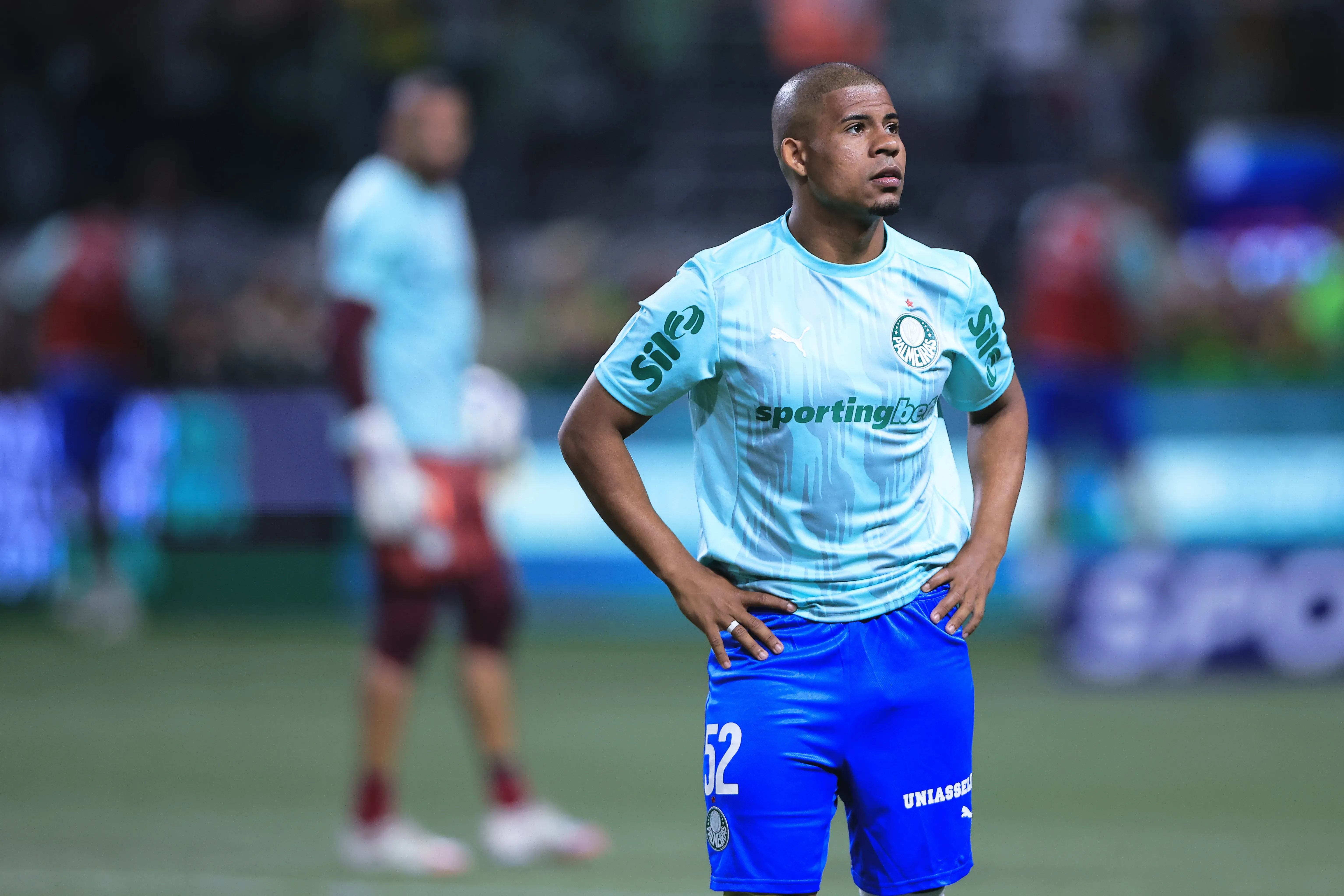 Gilberto jogador do Palmeiras durante aquecimento antes da partida contra o Fortaleza no estadio Arena Allianz Parque pelo campeonato Brasileiro A 2025. Foto: Ettore Chiereguini/AGIF