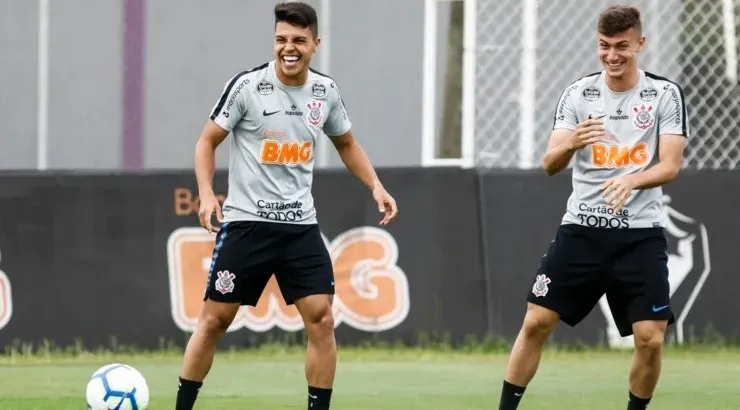 Foto: Roni atuou com Piton na base, e agora estão no profissional juntos – Foto: Rodrigo Gazzanel/Corinthians.