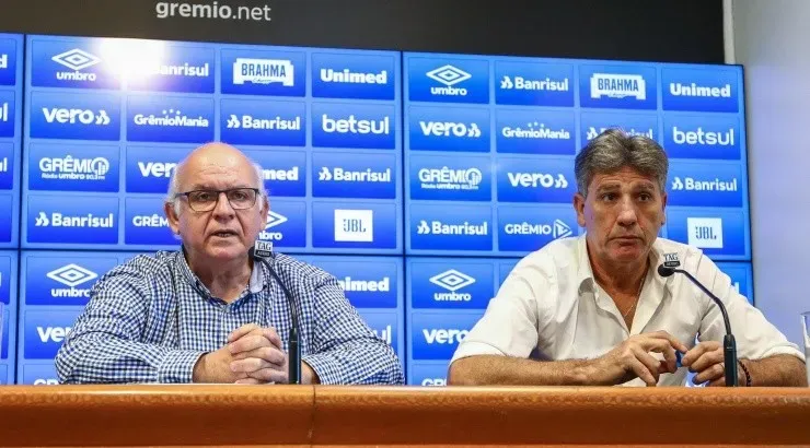 Presidente deixou claro que continua ligado no mercado – Foto: Lucas Uebel/Grêmio.