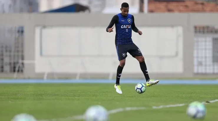 Helerson terá o vínculo renovado – Foto: Vitor Silva/Botafogo.