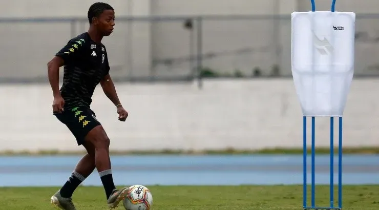 Ênio ganha oportunidade com Barroca – Foto: Vitor Silva/Botafogo.