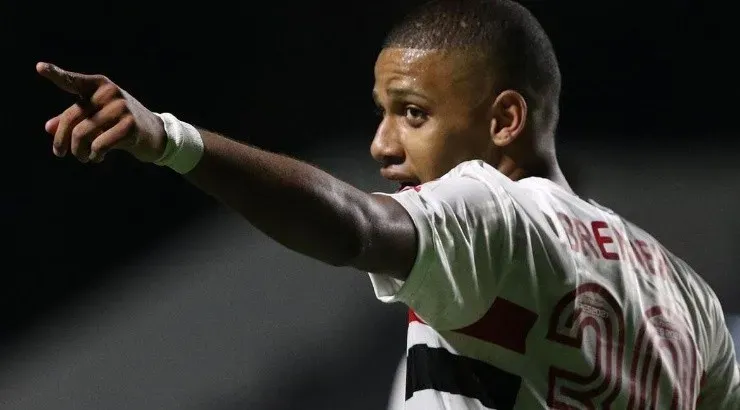 Venda de Brenner pode ajudar a acertar contas no clube – Foto: Rubens Chiri/SPFC.