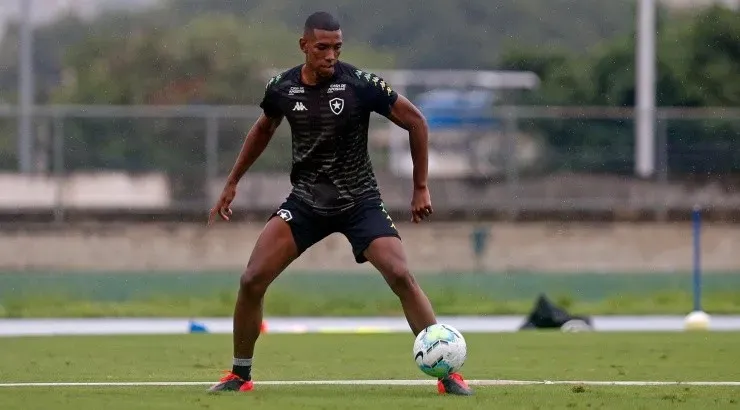 Kanu continua sendo prioridade para a zaga – Foto: Vitor Silva/Flickr Oficial do Botafogo/Divulgação.