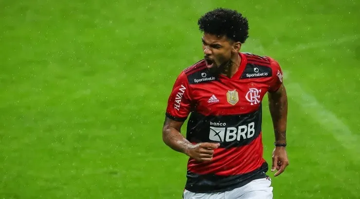 Foto: Pedro H. Tesch/AGIF – Bruno Viana deve deixar o Flamengo, mas permanecer no Brasil.