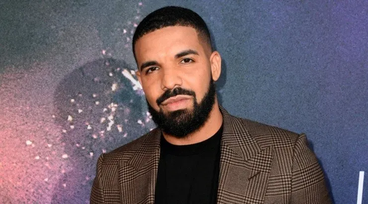 (Photo by Kevin Winter/Getty Images) – Drake durante um evento da HBO.