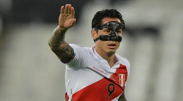 (Photo by Thiago Ribeiro/NurPhoto via Getty Images) – Lapadula foi recusado pelo Timão.