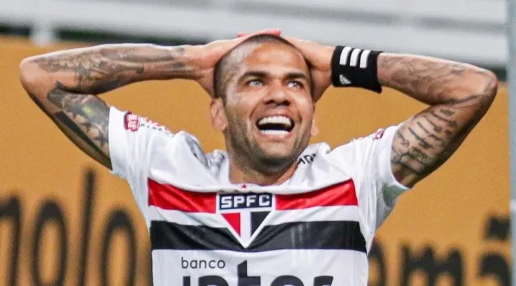 Foto: Fernando Alves/AGIF – Presidente admitiu erro ao contratar Daniel Alves.