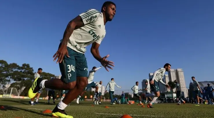 Zagueiro pode ser negociado – Foto: Cesar Greco/Palmeiras.