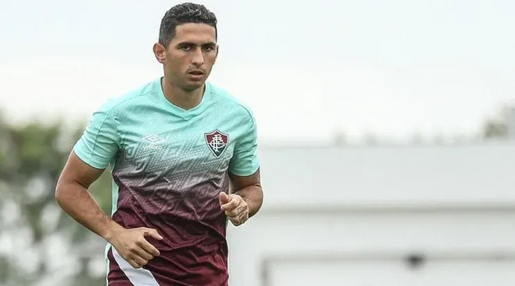 Contratação do lateral não foi bem vista pelos torcedores – Foto: Lucas Merçon/Fluminense.