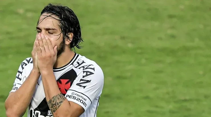 Benítez sofreu bastante com lesões no Vasco e não evitou queda do time para a Série B (Foto: Thiago Ribeiro/AGIF)