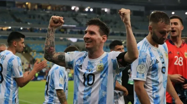 Messi comemora com os companheiros o título da Copa América (Foto: Getty Images)
