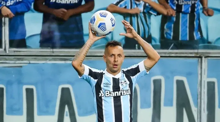 Rafinha lamentou o rebaixamento do Grêmio. Foto:     Pedro H. Tesch/AGIF