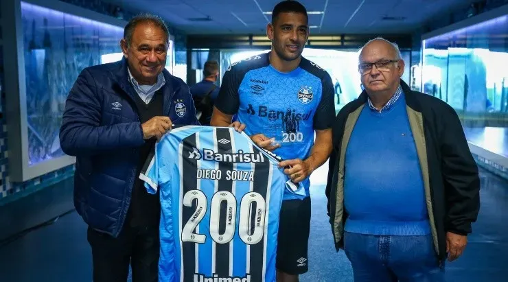 Foto: Lucas Uebel/Grêmio/Divulgação – Diego Souza: artilheiro completou 200 jogos com a camisa gremista