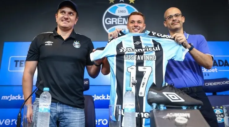 Foto: Lucas Uebel/Grêmio/Divulgação – O meia-atacante será o número 17 do Grêmio em 2023