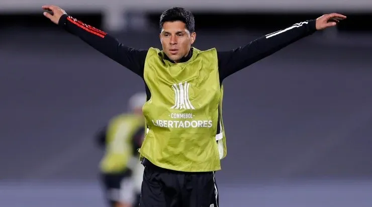 La entrada en calor de Enzo Pérez, previo a un partido histórico. Foto: Getty