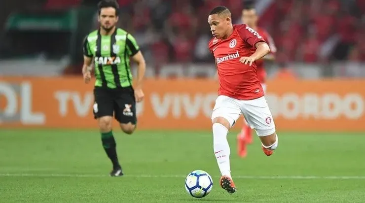 Wellington Silva em ação diante do América-MG