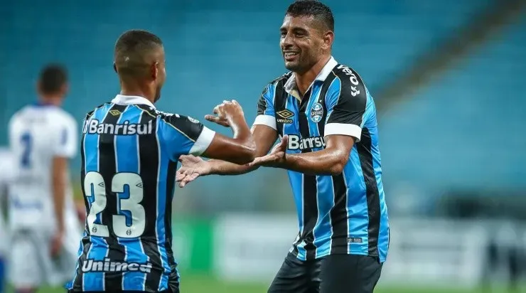 Diego Souza: estreia com gol contra o Esportivo (Foto: Lucas Uebel/Grêmio/Divulgação)