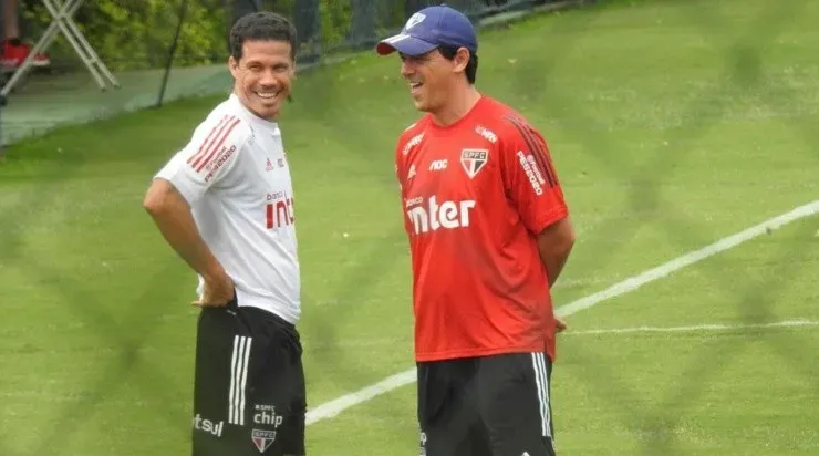 Hernanes e Felipe Diniz conversaram após o treino deste sábado (8)