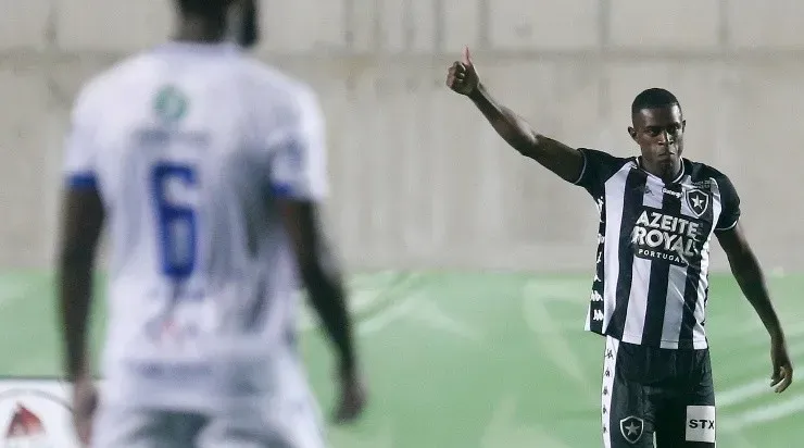 Benevenuto deve parar de duas a três semanas – Foto: Vitor Silva/Botafogo